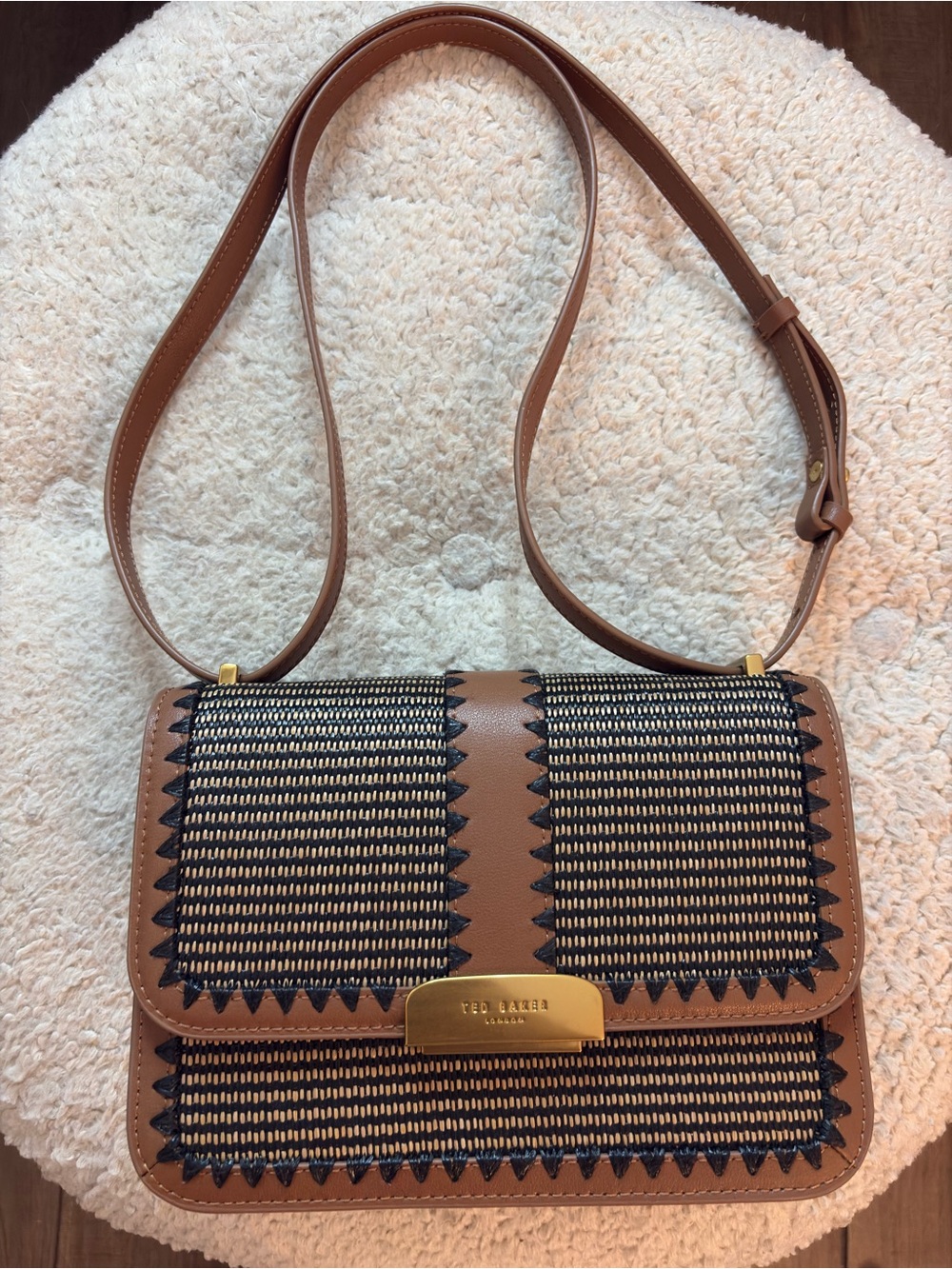 Ted Baker London
Darcie Ray
Convertible
Crossbody Bag